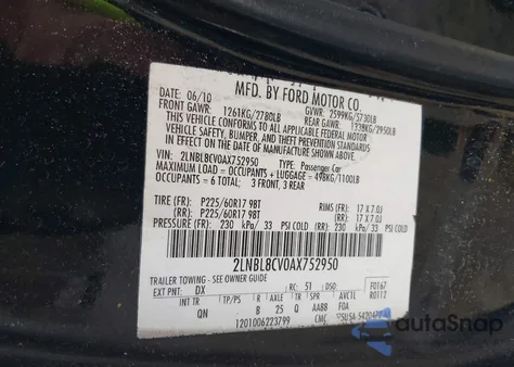 2010 Lincoln Town Car Signature Limited z USA, uszkodzony, nr VIN 2LNBL8CV0AX752950